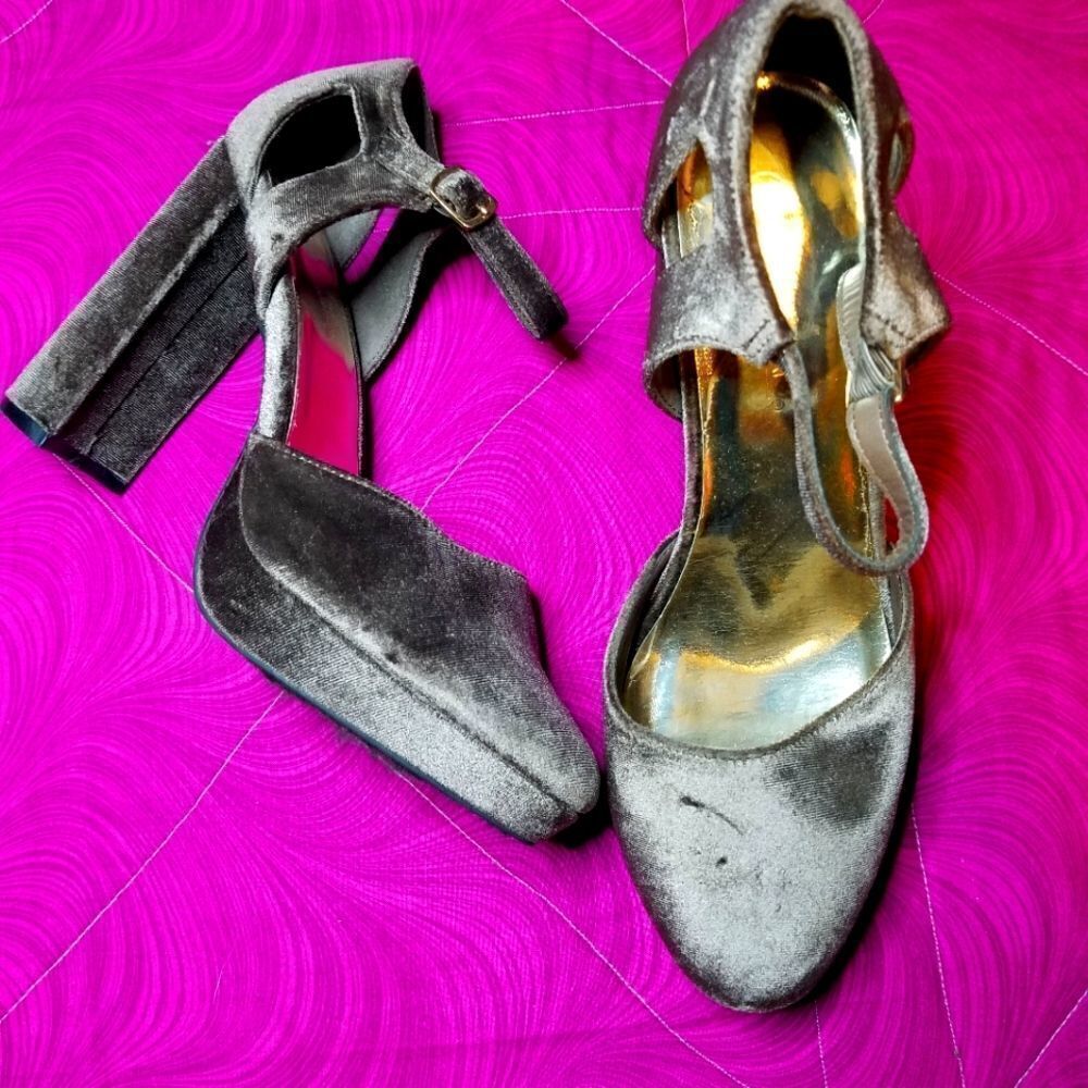 Hot Tomato velvet heels size 9.5